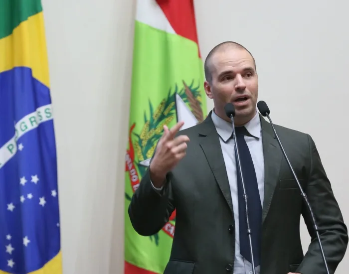 Deputado Jessé Lopes propõe projeto que permite pagamento imediato de débitos de veículos na abordagem policial