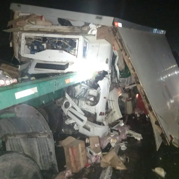 CRICIÚMA: Grave acidente deixa caminhoneiro morto na BR-101