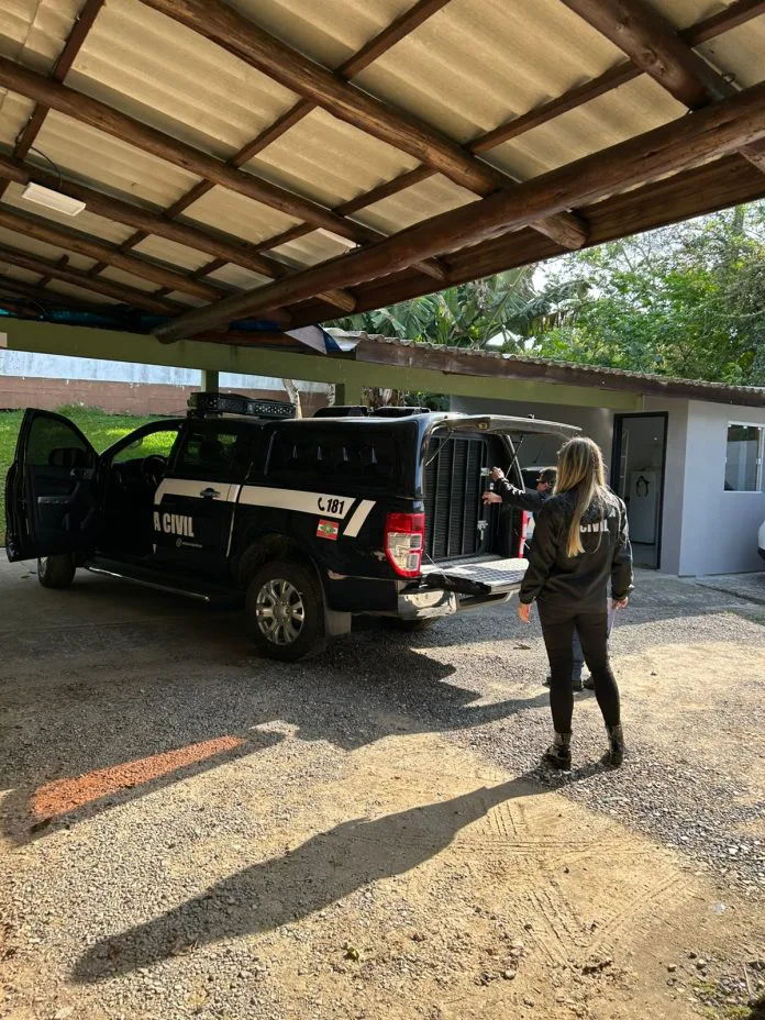 Investigada por golpes em imigrantes haitianos é presa em Criciúma