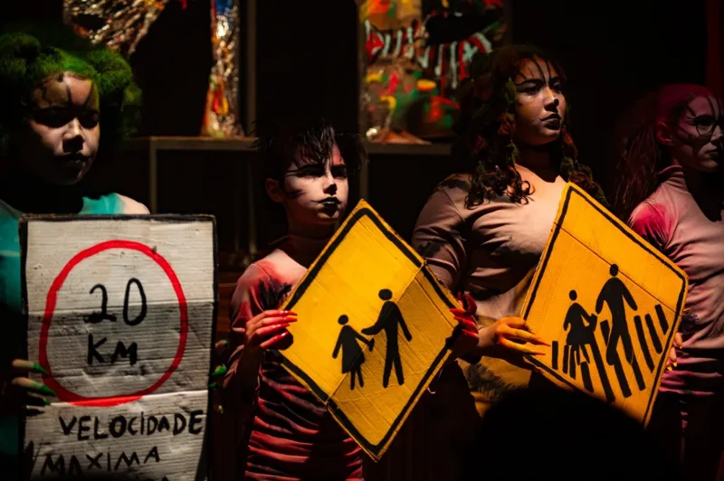 PRF e Detran usam teatro para formar futuros motoristas e salvar vidas
