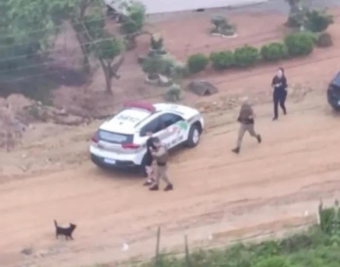 Helicóptero do Saer e mais 30 policiais da região atuam em operação contra o tráfico de drogas