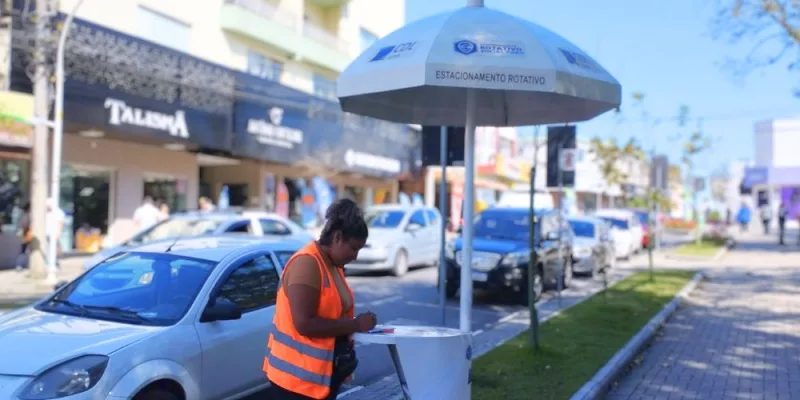 CDL implanta ponto fixo para atendimento do rotativo no centro de Içara
