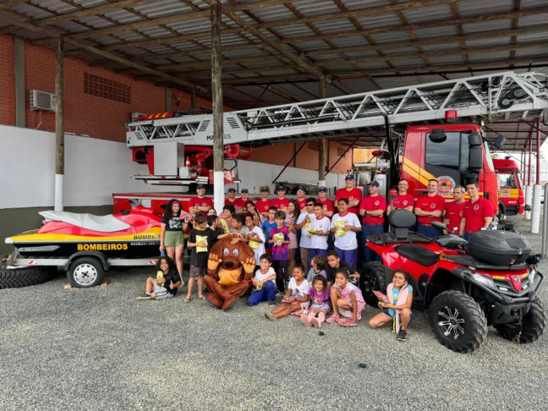 Dia de Alegria: Bombeiros do sul do estado recebem visita de crianças