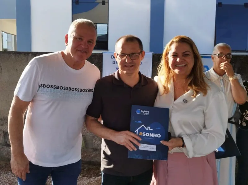 Prefeitura de Içara entrega 72 escrituras a moradores do Lombas