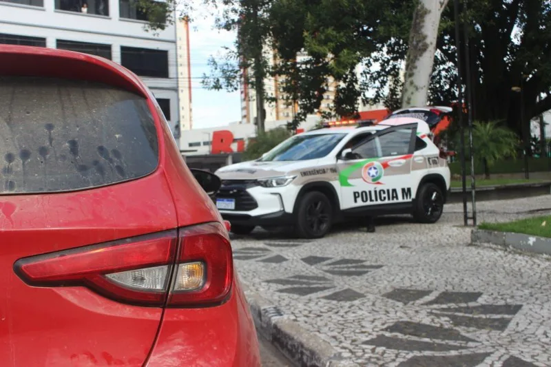 CENTRO DE CRICIÚMA: Mulher é presa em flagrante com produtos furtados em lojas