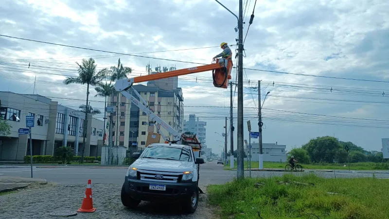 SOMBRIO: Postes recebem 196 novas lâmpadas de LED