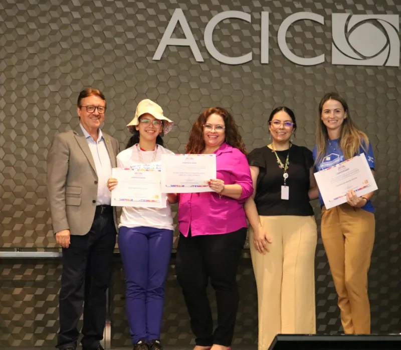 Empolgação marca entrega de medalhas do Prêmio Acic de Língua Portuguesa