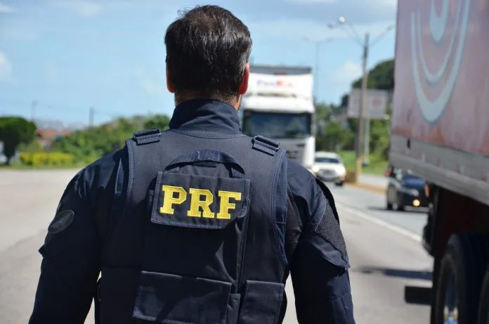 ARARANGUÁ: Motociclista morre após colidir contra mureta na BR-101