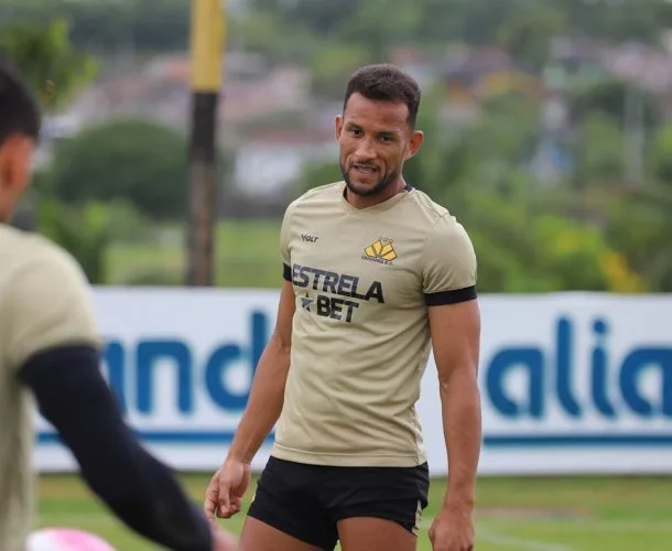 Criciúma recebe o Vitória no Heriberto Hülse