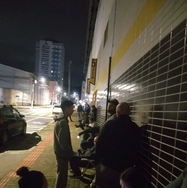Torcida do Corinthians enfrenta madrugada para compra de ingressos contra Criciúma
