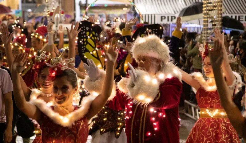 Acendimento das luzes na Praça Nereu Ramos marca abertura da programação de Natal em Criciúma
