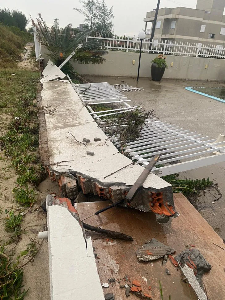 Onda forte atinge Balneário Esplanada