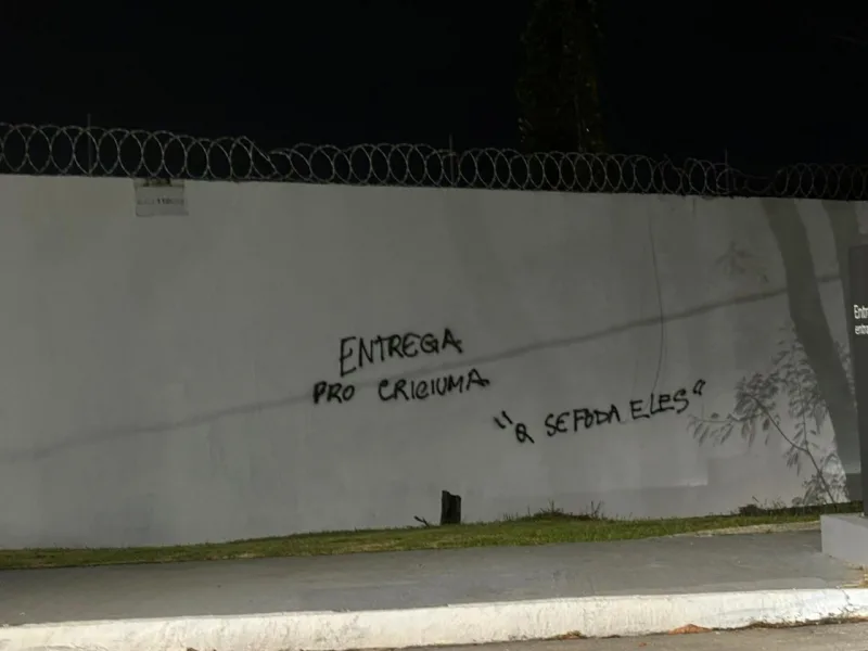 Torcedores do Flamengo pedem que clube “entregue” para o Criciúma
