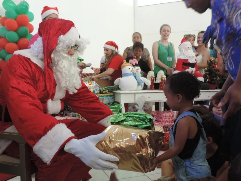 Crianças e adolescentes da Casa Guido se preparam para a Festa de Natal
