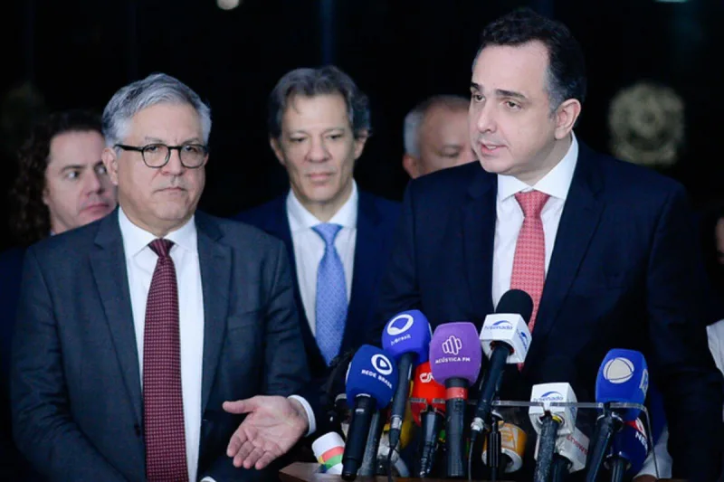 Ajuste fiscal tem duas propostas aprovadas em regime de urgência na Câmara dos Deputados