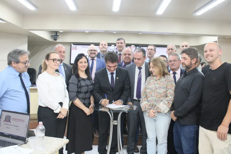 CÂMARA DE VEREADORES: Assinada Ordem de Serviço para Construção da Nova Sede, em Criciúma