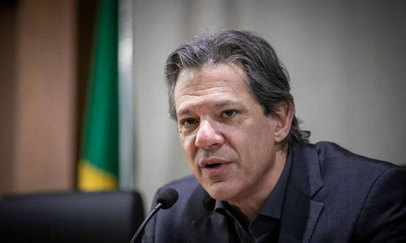 Haddad fica surpreso com taxa básica de juros a 12,25% ao ano