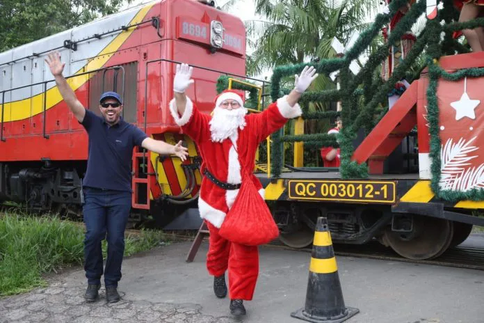 Primeiro dia do Trem de Natal da FTC encanta mais de 8 mil crianças
