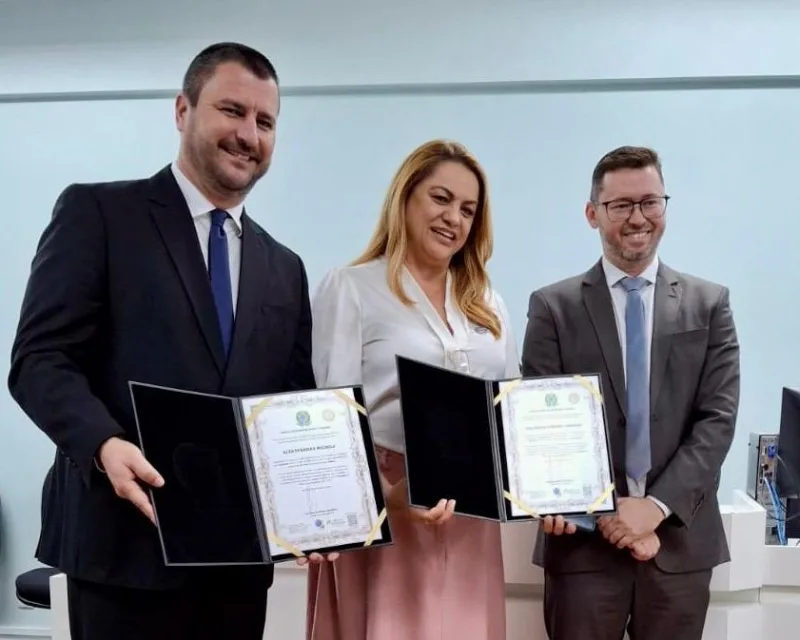 Prefeita Dalvania Cardoso e vice Alex Michels são diplomados em Içara