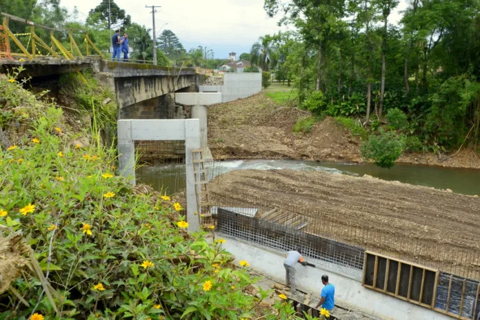 Ponte do Rio Jordão será interditada nesta semana para colocação de vigas