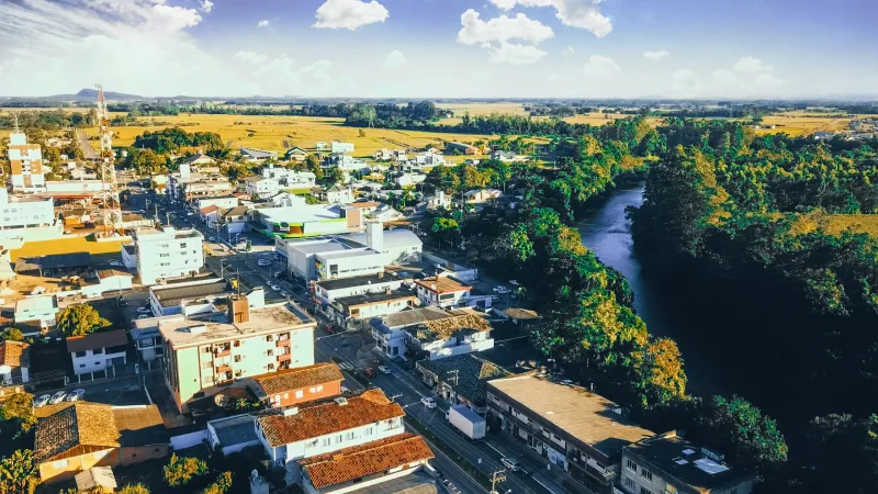 Forquilhinha Registra Crescimento Econômico de 18,07% em 2023, superando Santa Catarina e a Região Carbonífera
