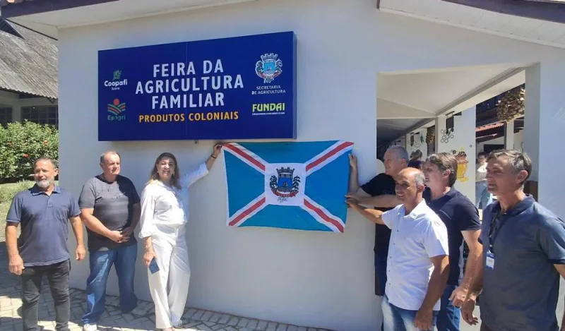 Governo de Içara entrega reforma e ampliação da Feira da Agricultura Familiar
