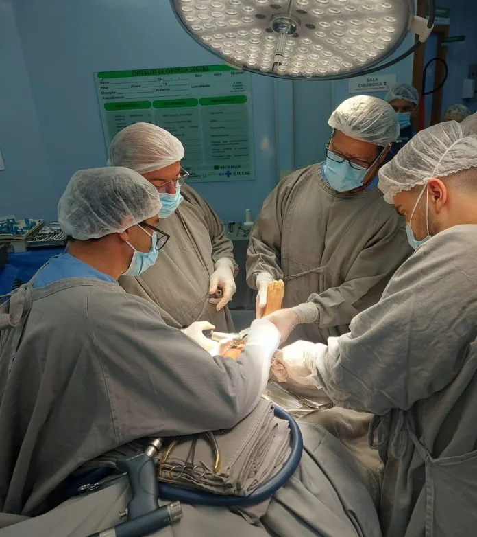 Hospital Materno-Infantil SC realiza procedimento ortopédico inédito