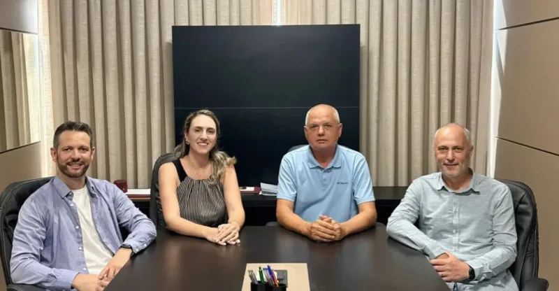 Ângela e Edesio anunciam os secretários de Saúde e Indústria e Comércio