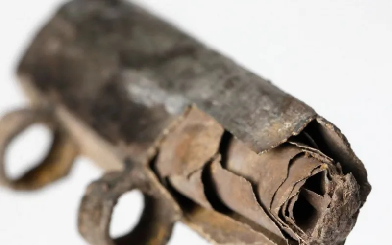 Amuleto encontrado na Alemanha pode reescrever história do cristianismo; entenda