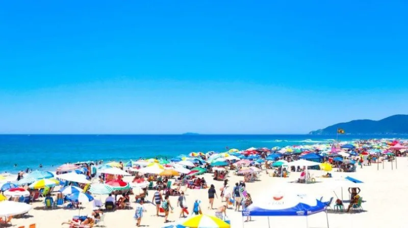 Santa Catarina está entre os cinco estados mais procurados como destino de verão no Brasil