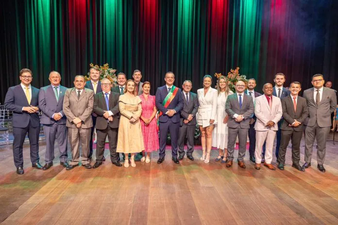 Vaguinho e Salésio tomam posse e marcam início da nova gestão em Criciúma
