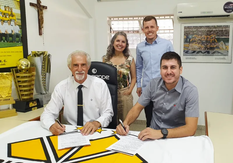 Farias renuncia e Valter Minotto é o novo presidente do Criciúma