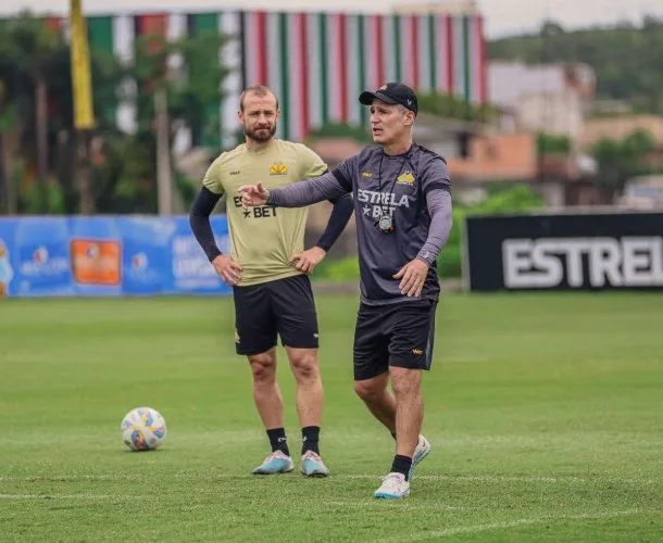 Sábado de treinamento tático e técnico no CT Antenor Angeloni