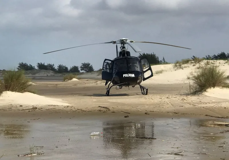 Bombeiros retomam buscas por pescador que desapareceu em Balneário Torneiro