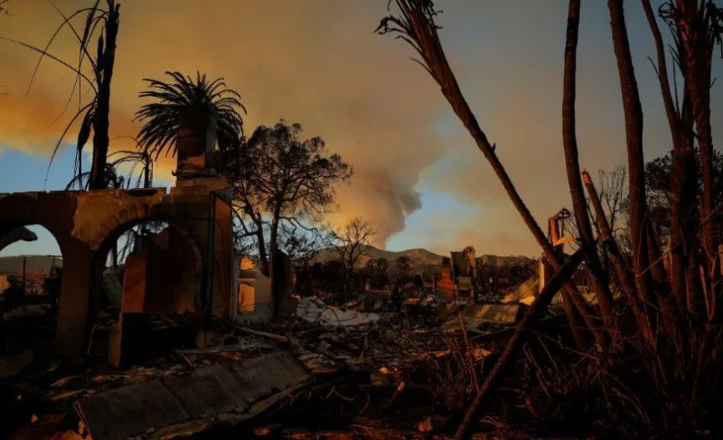 Los Angeles enfrenta o incêndio mais devastador de sua história, com 16 mortos e milhares de evacuados