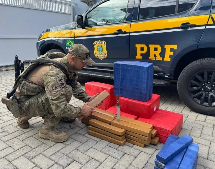PRF localiza 132 kg de maconha escondidos em automóvel na BR-101