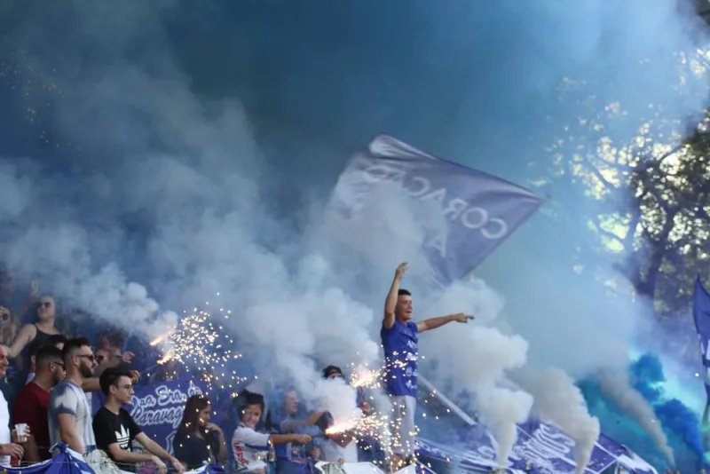 Torcida do azulão faz bonito e time fará sua estreia no estádio da Montanha com ingressos esgotados