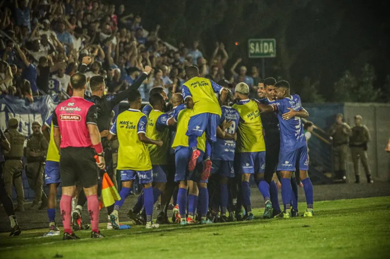 Em noite histórica na montanha, Carava segura Chape e garante seu primeiro ponto no Catarinense