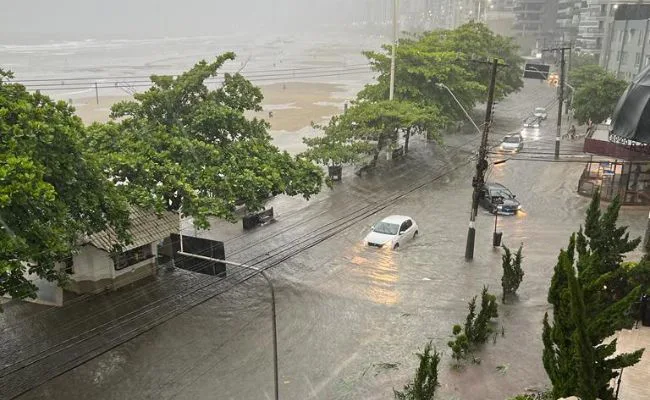 Balneário Camboriú decreta estado de emergência após fortes chuvas; abrigos são abertos