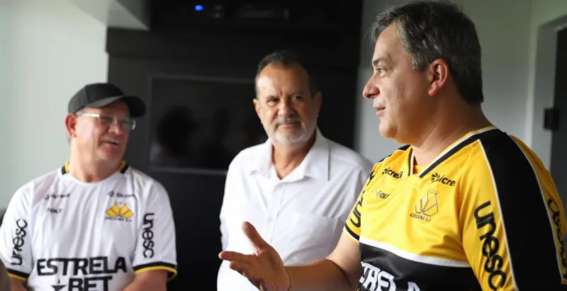 TAÇA DA RECOPA: Prefeito Vaguinho agradece FCC pela homenagem aos 100 anos de emancipação