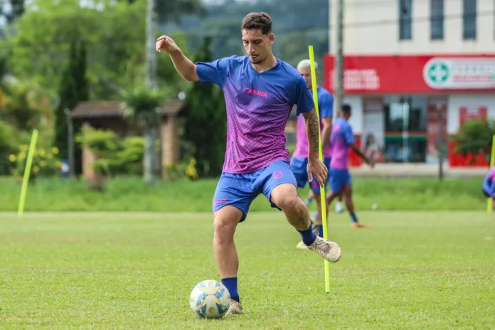 Caravaggio se reapresenta após empate com o Avaí