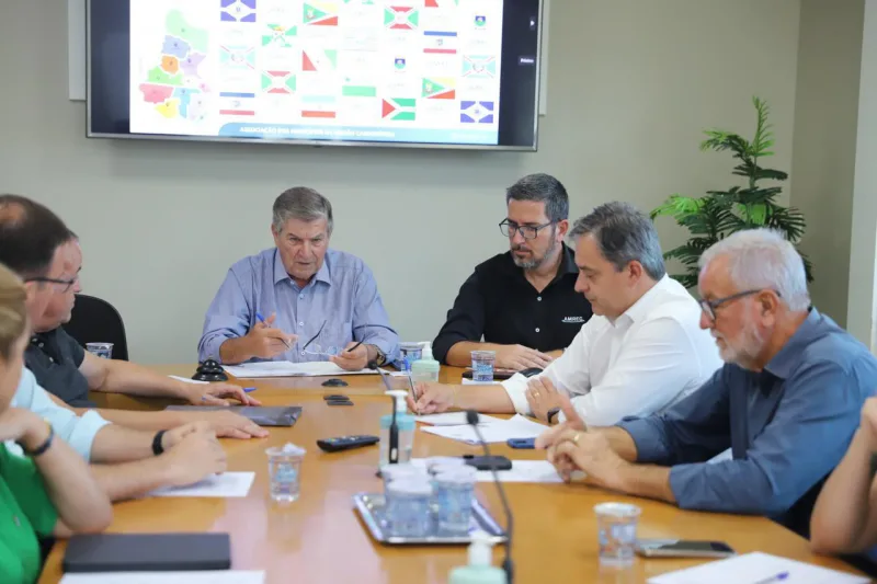 Prefeitos da AMREC se reúnem para definir prioridades de 2025