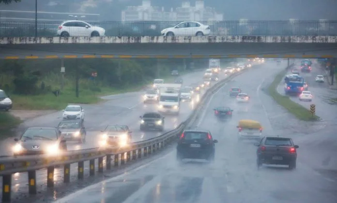Chuva intensa provoca estragos em SC e instabilidades devem continuar