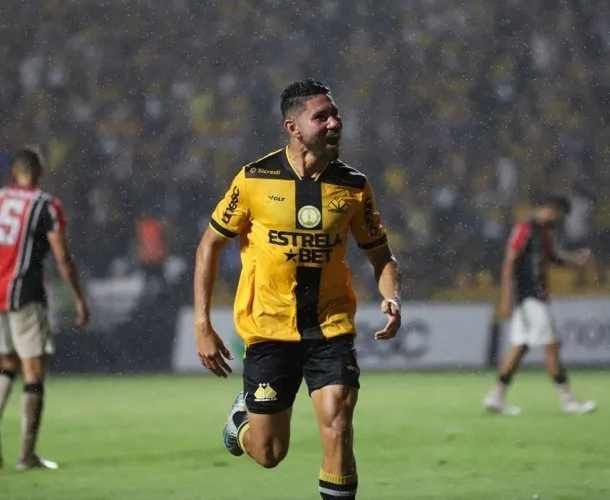 Tigre vence o Joinville e segue na liderança