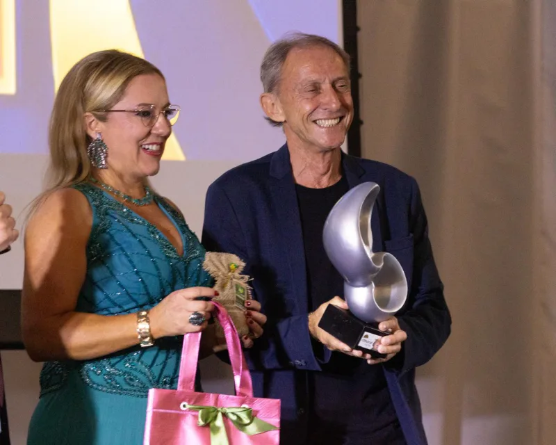 Beto Ferreira, idealizador do Parque Aguaí, recebe Prêmio Destaque em Balneário Camboriú