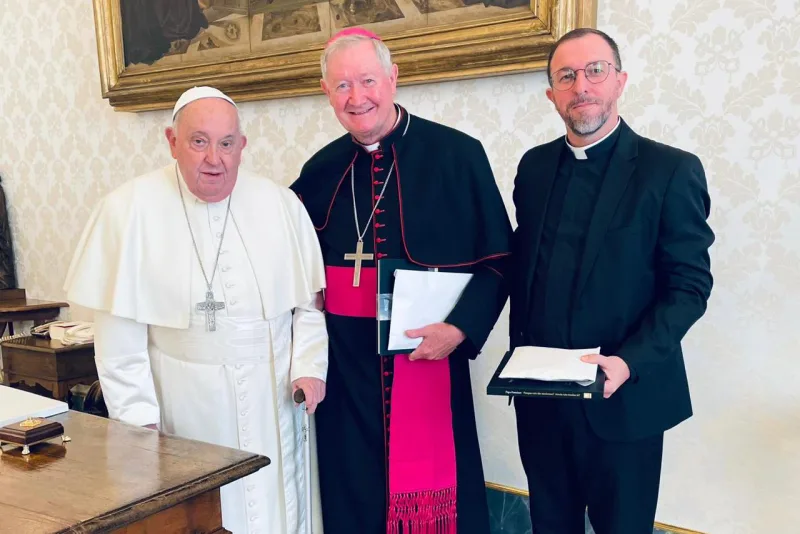 Bispo Dom Jacinto e Padre Joel Sávio se encontraram com o Papa Francisco no Vaticano