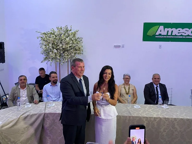 Gislaine Cunha assume presidência da Amesc