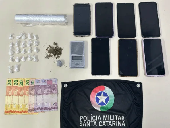 PM desmantela ponto de tráfico de drogas no bairro Quarta Linha