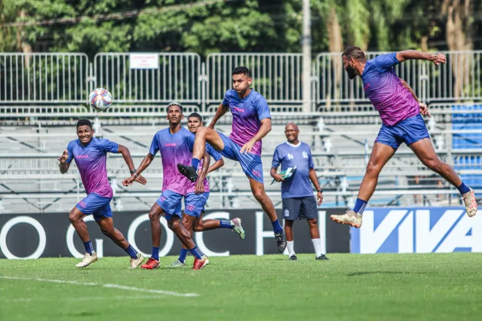 Caravaggio realiza treino tático no Estádio da Montanha