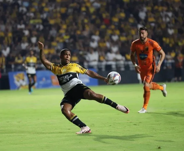 Tigre cede empate no finalzinho do jogo mas segue na liderança do Catarinense